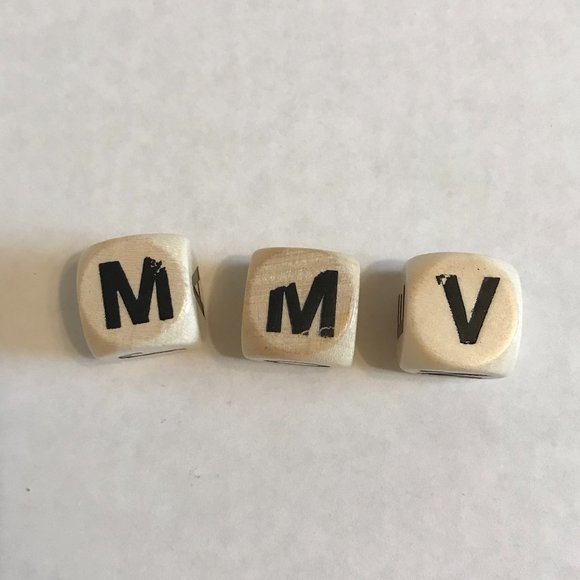 Parker Brothers Deluxe Boggle Hidden Word Game with Self-scrambling Shaker - Picture 9 of 11